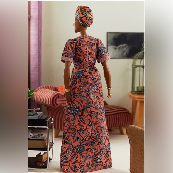 Nib Maya Angelou Barbie - Picture 2 of 6